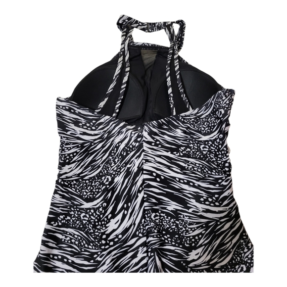 Simon Chang Swimwear One Piece Size 1X Tummy Control - Picture 5 of 8